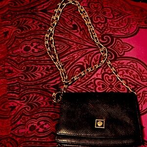VTG BLACK CROSSBODY BAG W/ METAL EMBLEM & MIXED CHAIN